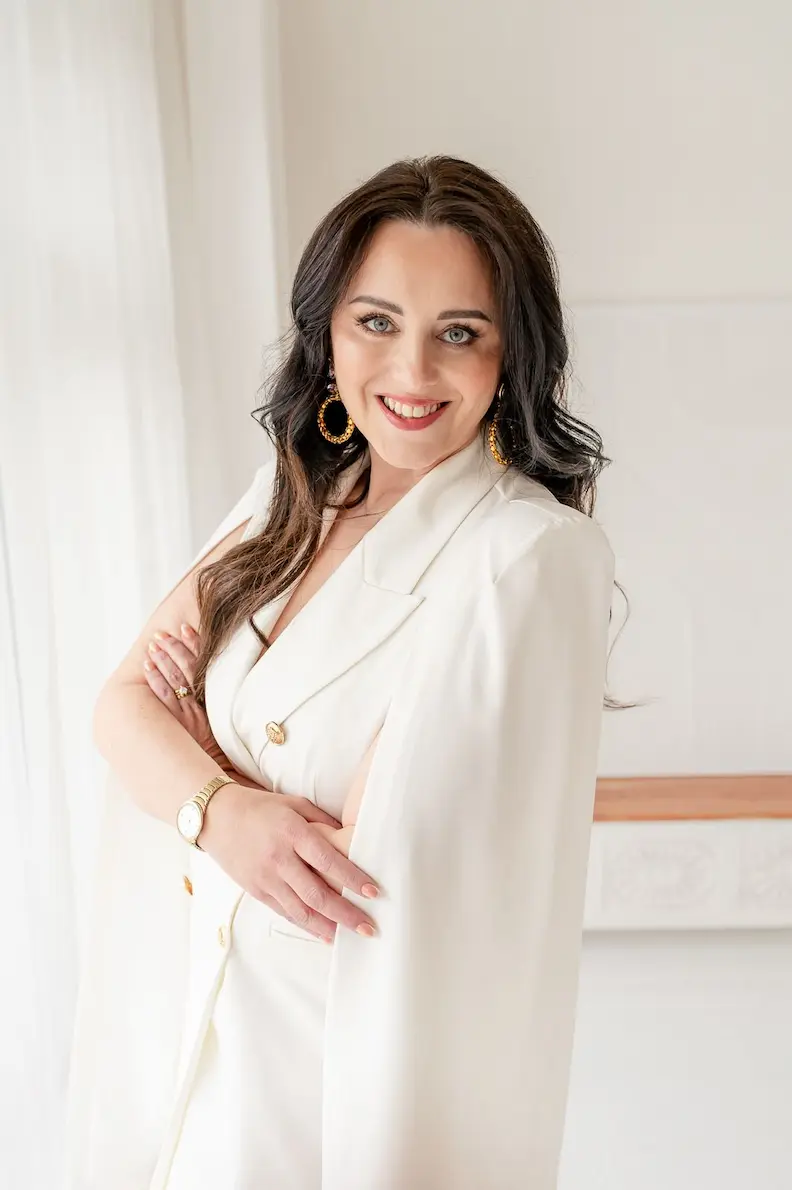 Bc. Iva Crookston, MA, RHom